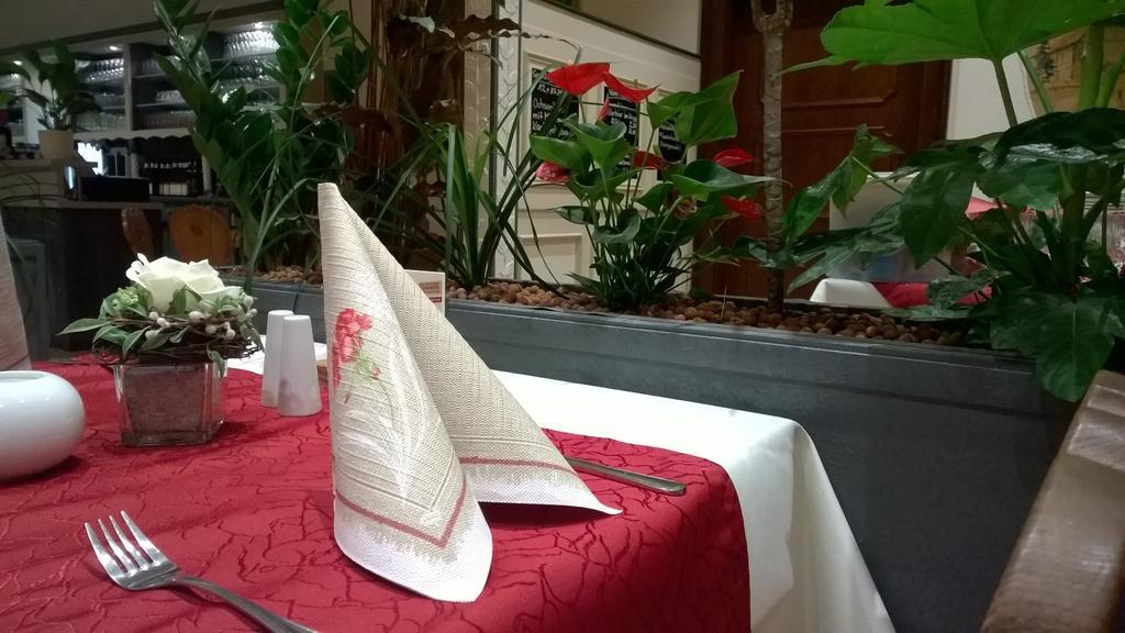 Hotel Restaurant Hambacher Winzer Neustadt an der Weinstraße Dış mekan fotoğraf